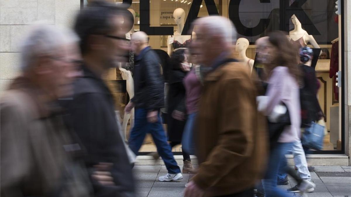 Comercios con carteles de Black Friday en Barcelona.