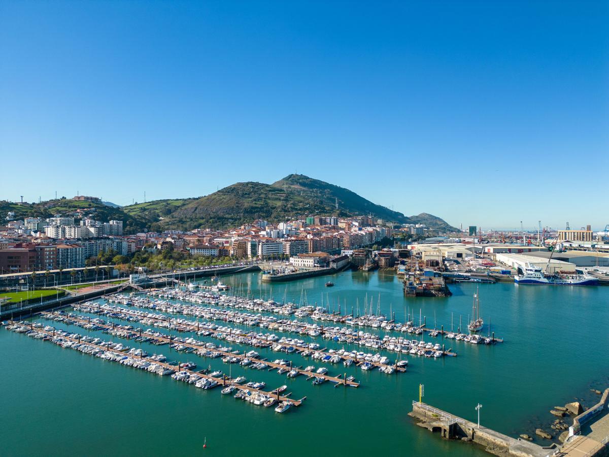Situada en el margen izquierdo del Abra de Bilbao