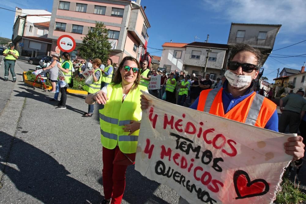 La plataforma busca exponerle la necesidad de 4 médicos en el municipio al conselleiro de Sanidade y al presidente de la Xunta.