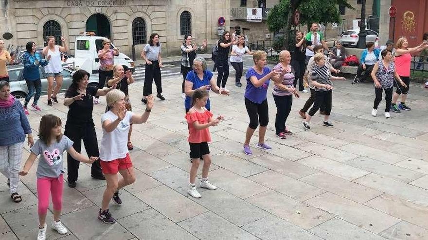 Clase de zumba para despedir el obradoiro. // FdV