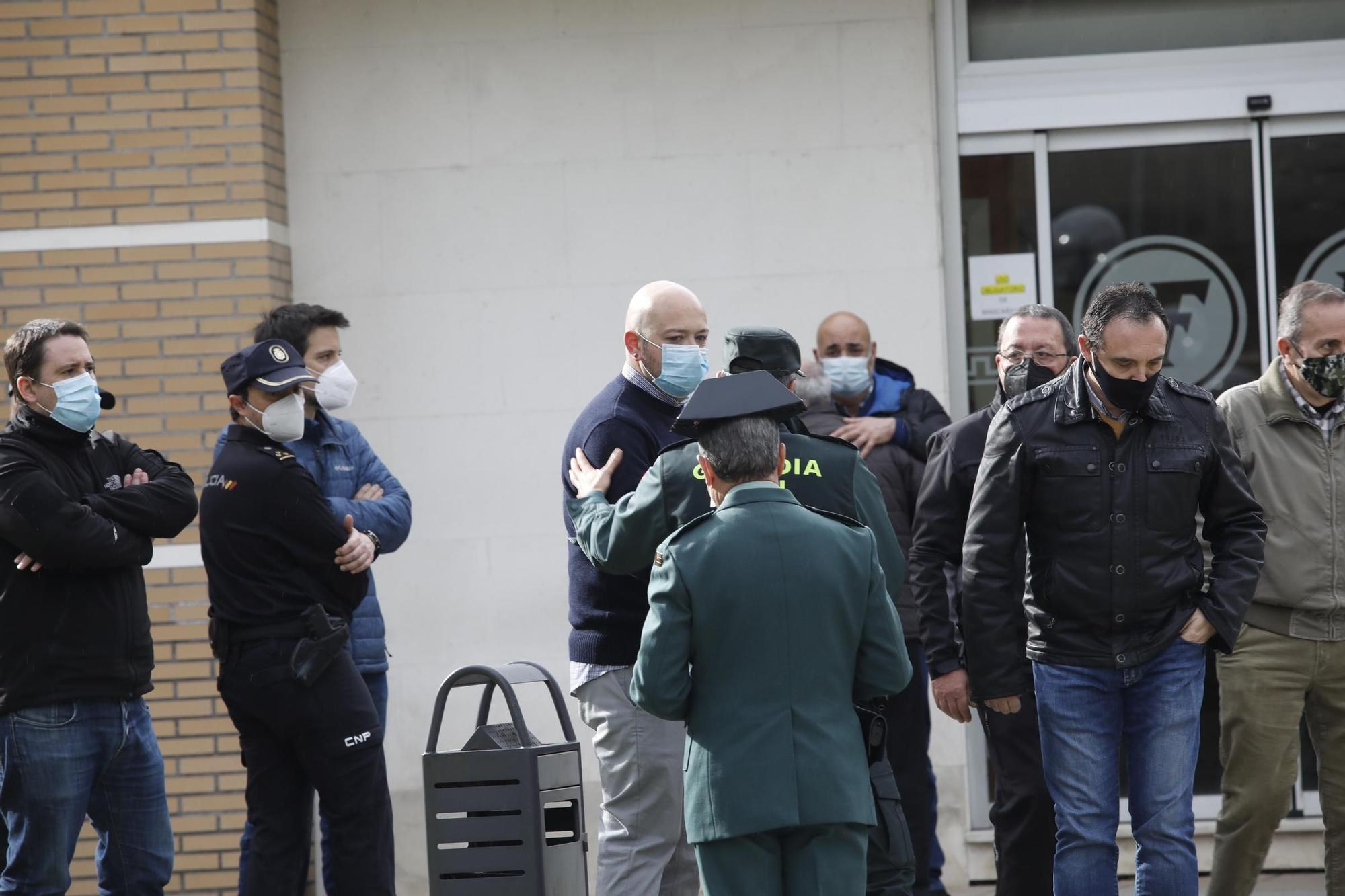 Despedida en el tanatorio al guardia civil atropellado en Mieres