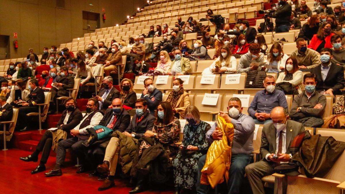 Autoridades, regatistas y familiares se reunieron en el Auditorio de Vilagarcía.