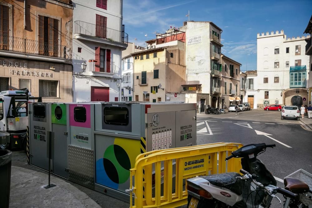 Estreno de  la recogida selectiva móvil  de basura en Palma