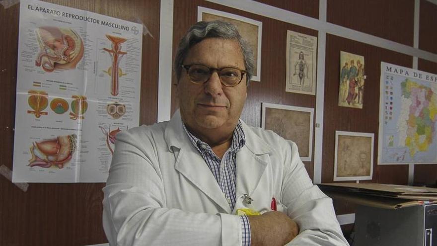 Antonio García González, jefe de Urología del Hospital San Pedro de Alcántara: &quot;Lo más importante es el diagnóstico precoz y, para ello, revisiones urológicas a partir de los 50 años&quot;