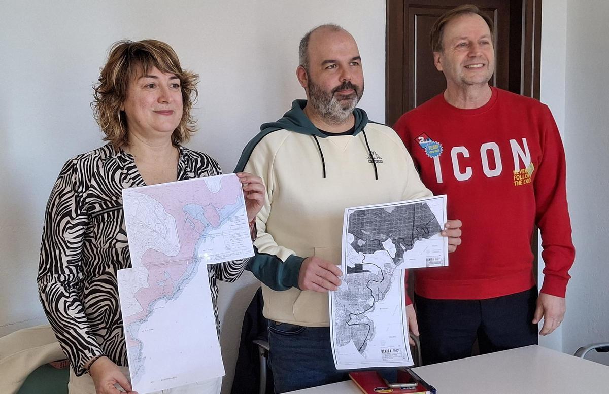 Mari Carme Ronda, Juan Carlos Mut e Isidoro Mollá muestran el plan de protección de la franja litoral