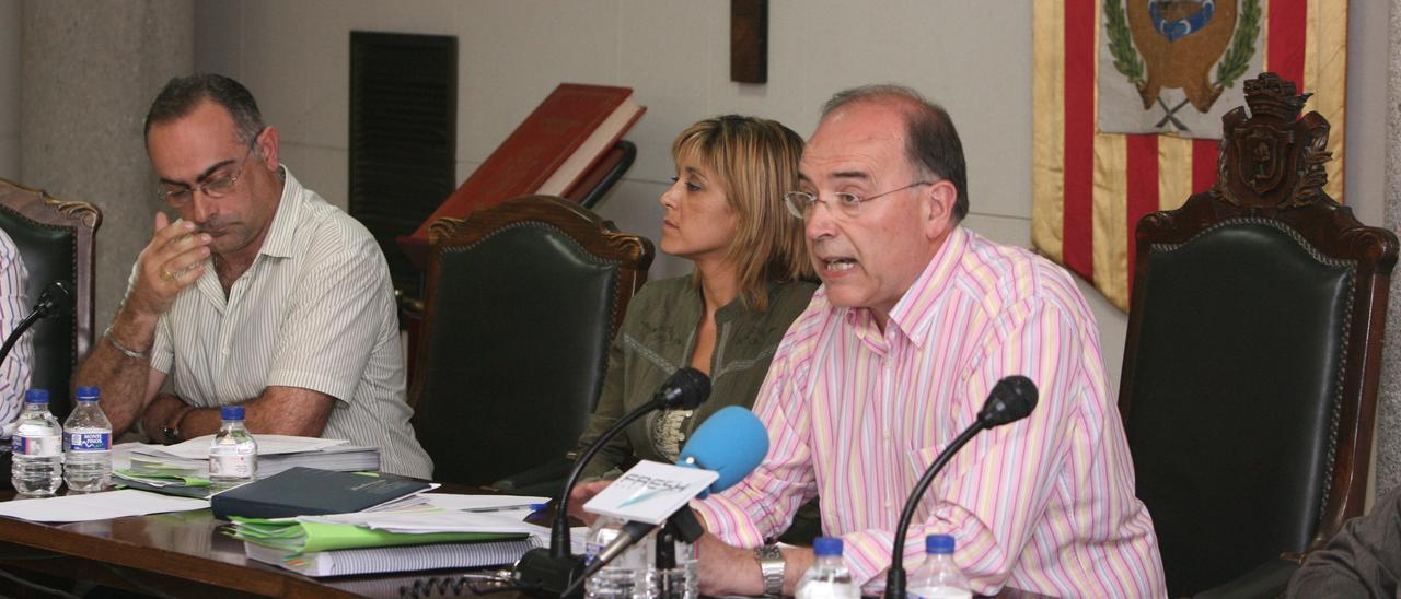 Beneyto, a la derecha, interviniendo junto a Sala, en un pleno de 2008.