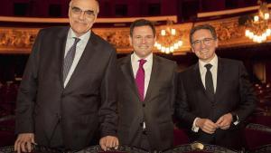 El nuevo presidente del Consejo de Mecenazgo del Liceu, Jaume Giró (derecha), junto a Salvador Alemany (izquierda), presidente de la Fundación del Gran Teatre, y el director general del centro, Roger Guasch.  