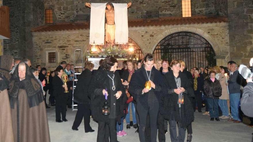 La Procesión del Silencio desfila anoche en Alcañices.