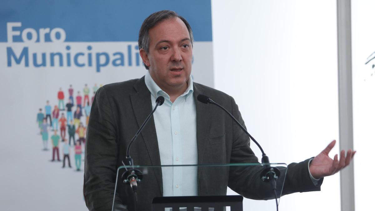 Alejandro Vega.
