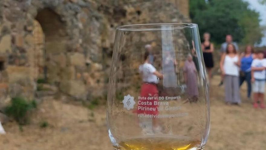 LA DO Empordà impulsa un nou cicle per maridar vins i monestirs
