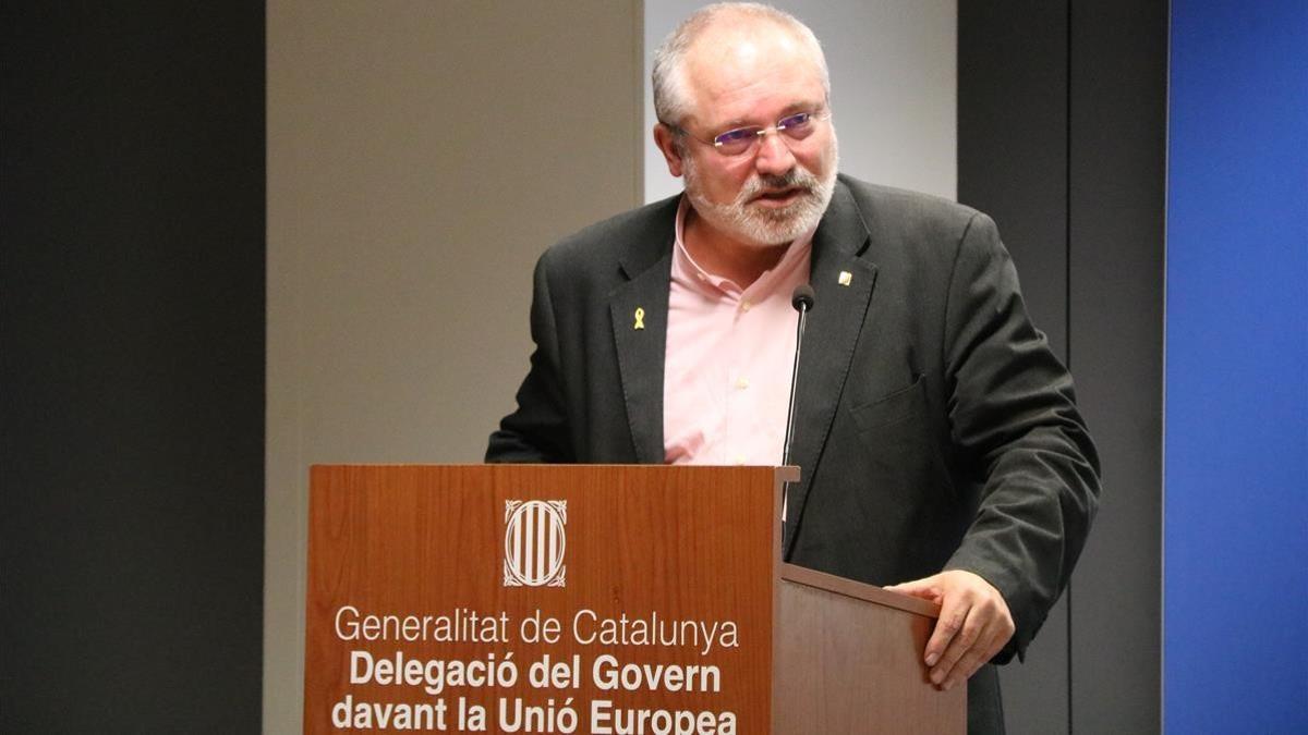 El Conseller de Cultura destituido, Lluís Puig, en la Delegación del Govern en Bruselas.