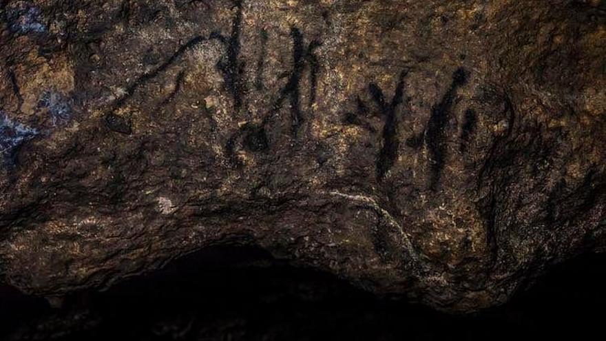 Pinturas rupestres en la Cueva Tiznada, en el municipio de El Paso.