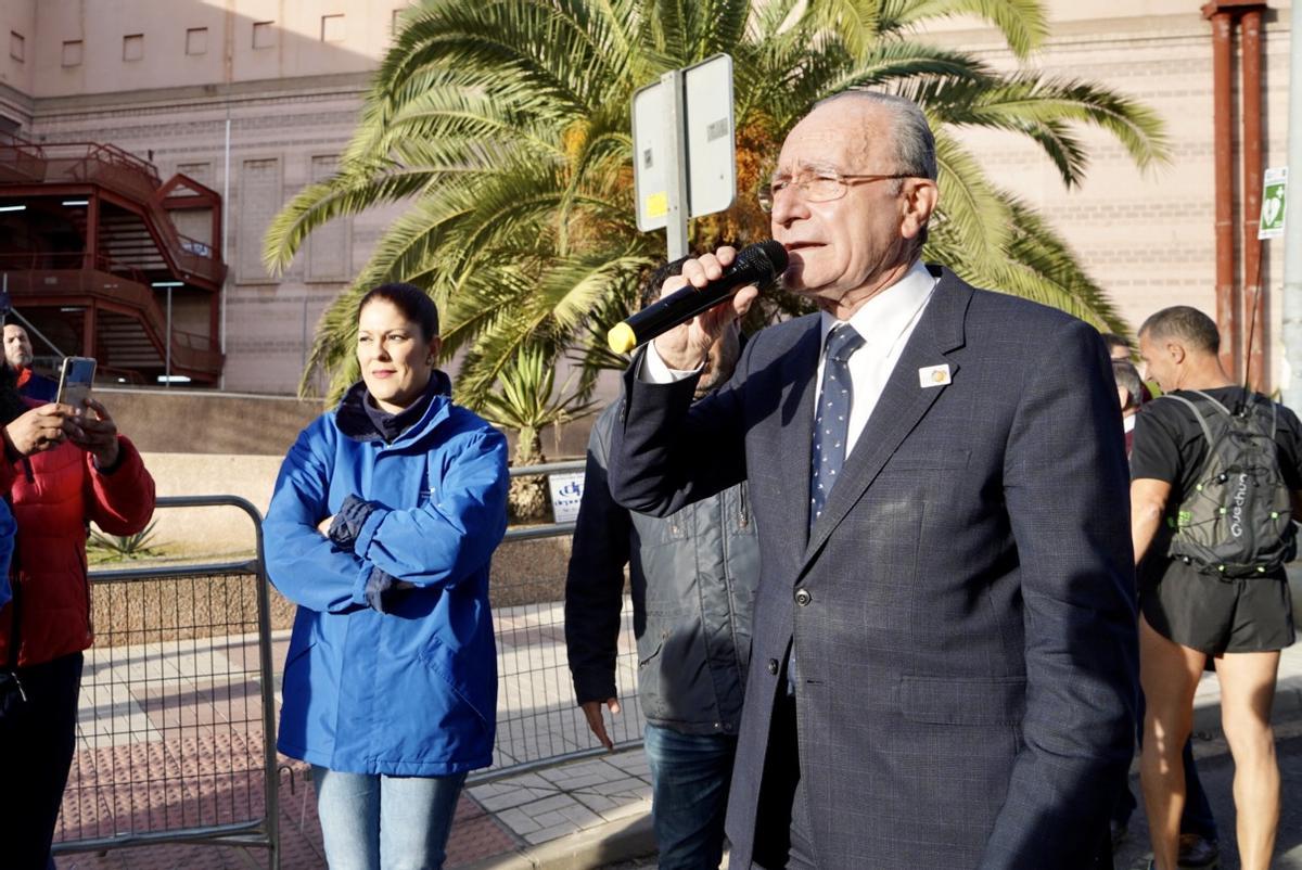 De la Torre se dirige a los participantes antes del inicio de la prueba.