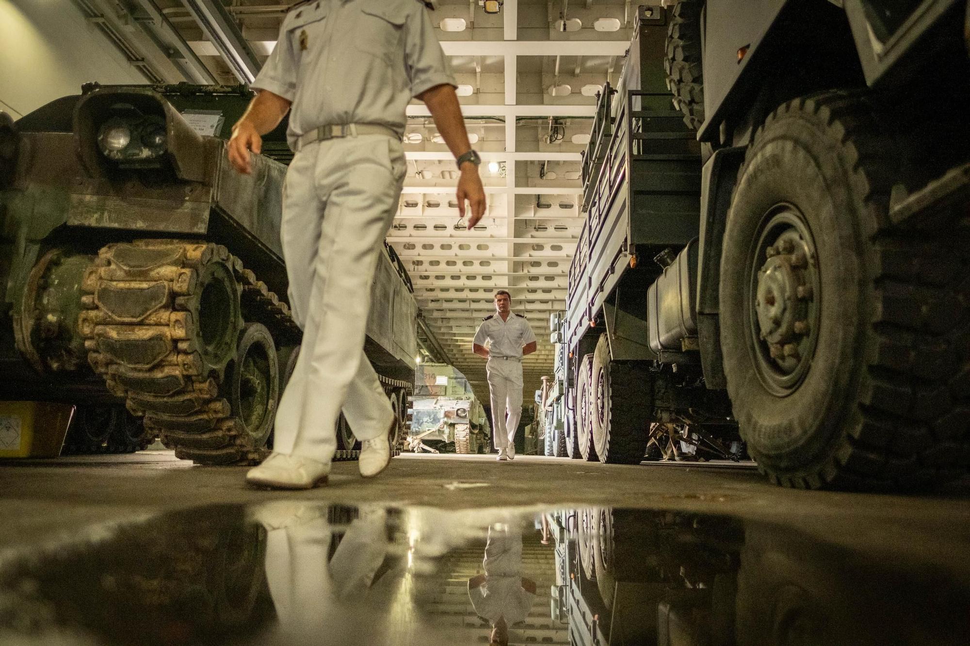 Visita al buque de guerra 'Juan Carlos I'