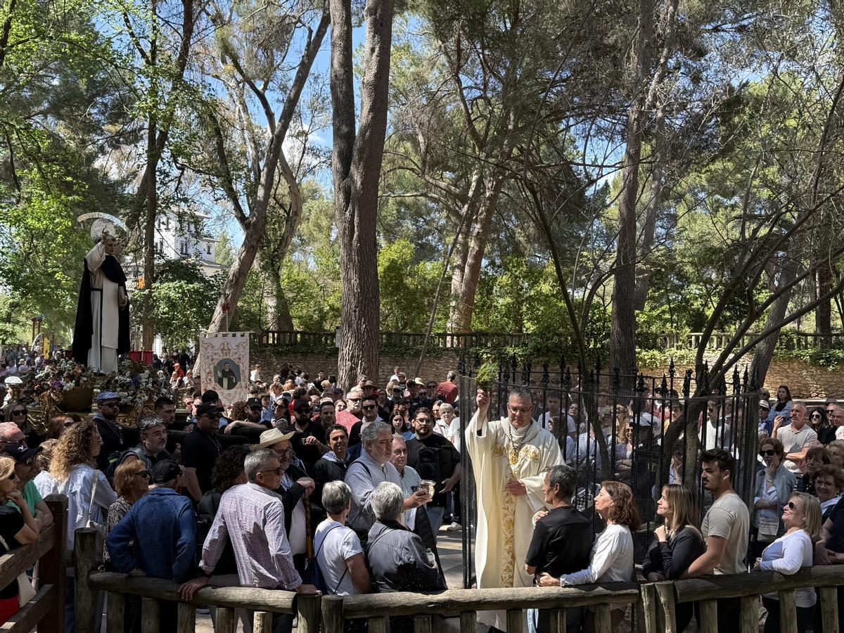 Bendición de las aguas en San Vicent de Llíria con cientos de participantes.