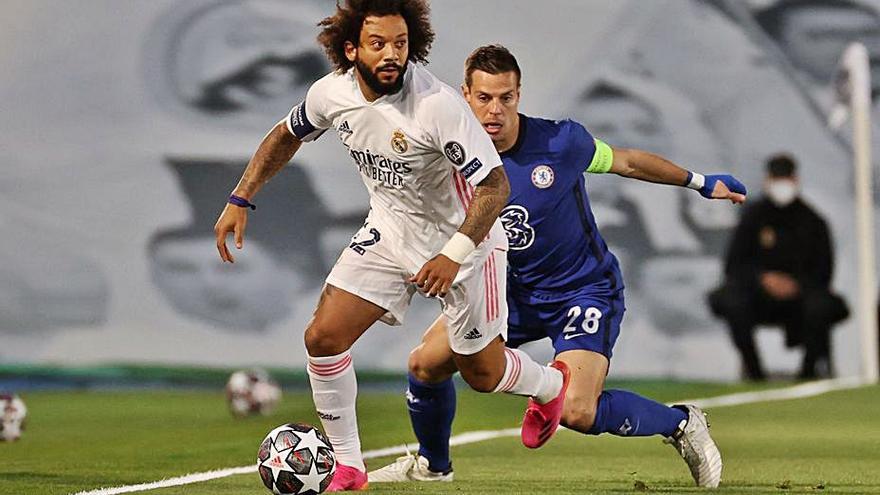 Marcelo, junto a Azpilikueta, en el partido del martes. |  // JUANJO MARTÍN