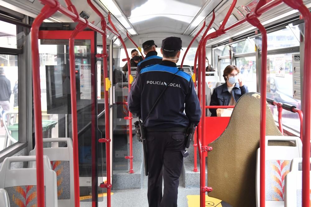 El 092 controla el aforo en los buses de A Coruña