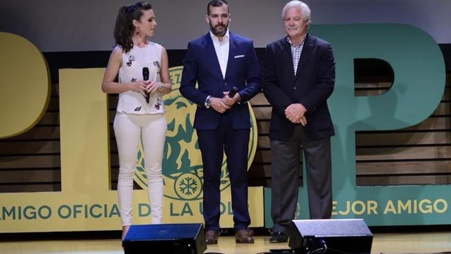 Entrega de premios Tropical al &quot;Mejor Amigo de la UD&quot;