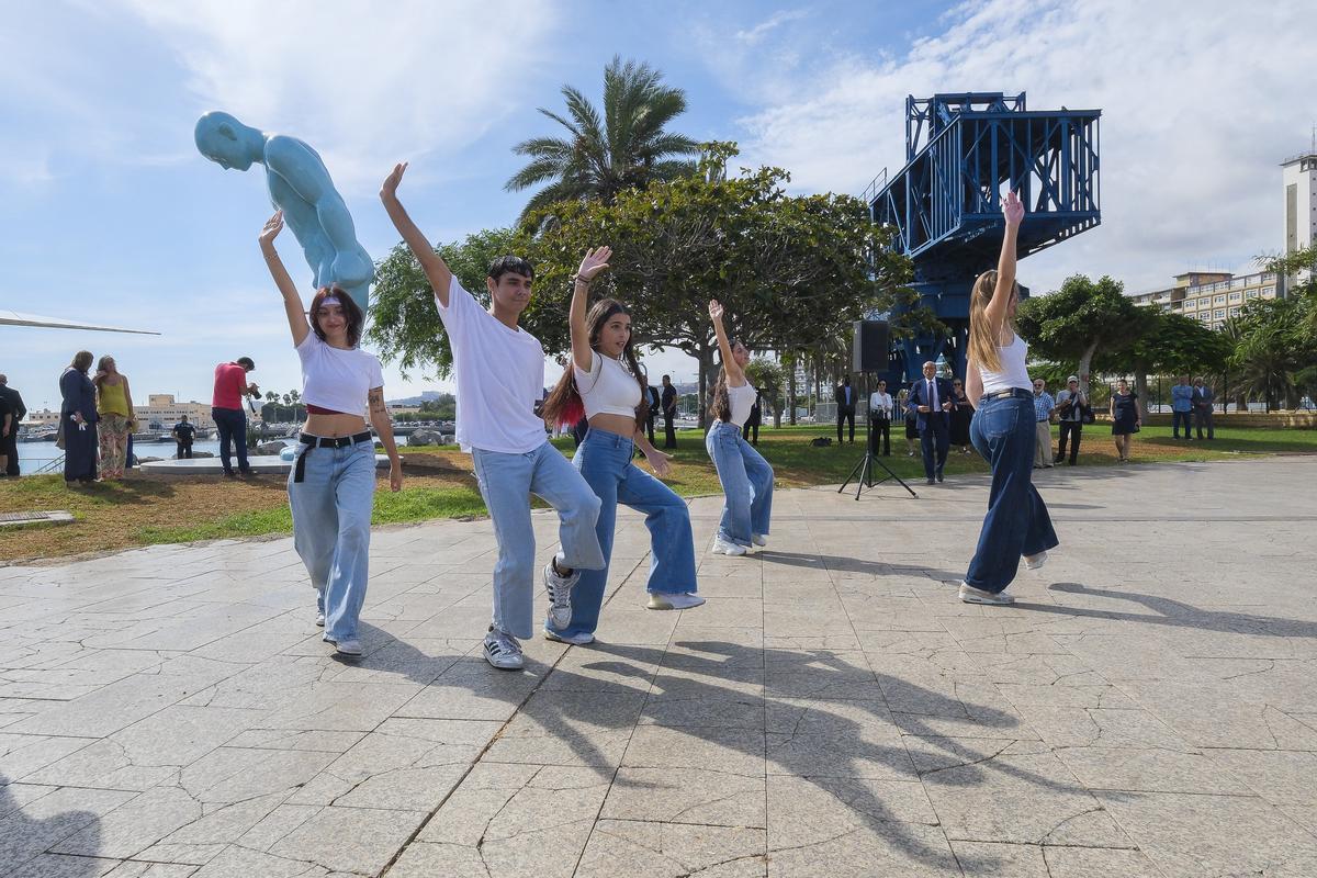 Actuación de K-pop del grupo Meraki