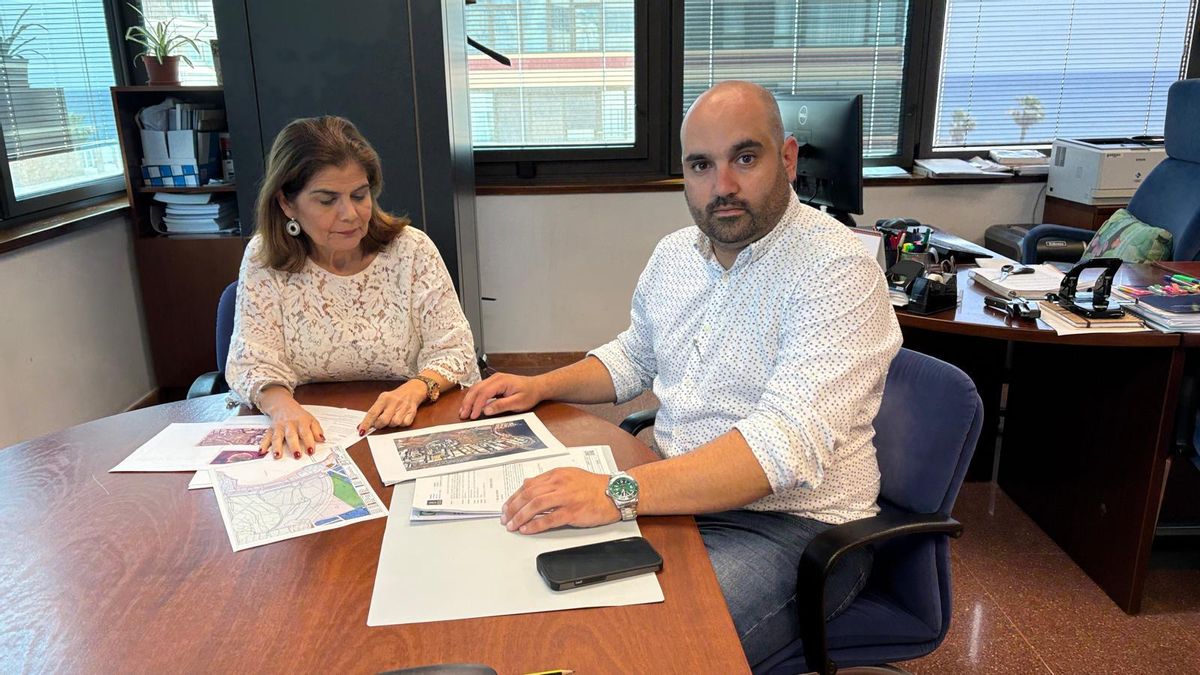 Imagen de la reunión entre el portavoz de NC de Telde, José Luis Macías, y la consejera Inés Miranda.