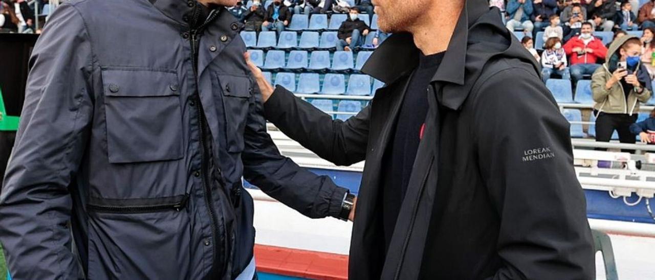 Luis Miguel Ramis y Xabi Alonso, en el partido de la primera vuelta (2-0). | | M. P.