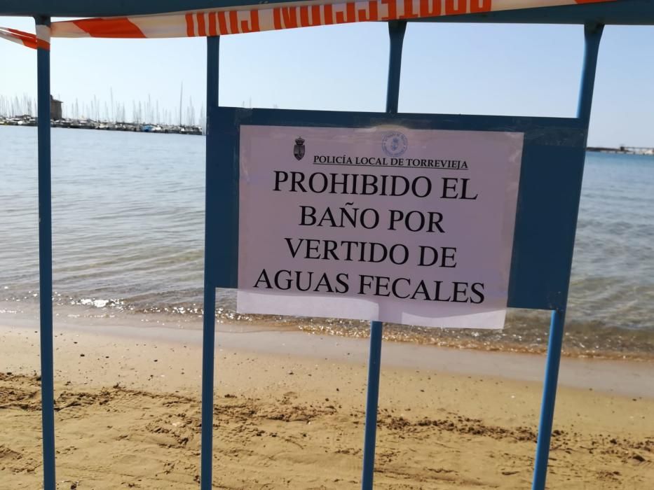 Clausuran una playa de Torrevieja por un vertido de aguas fecales