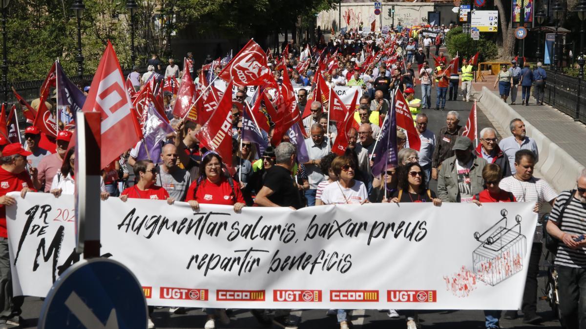 Un millar de personas en la manifestación del 1 de mayo de Alcoy