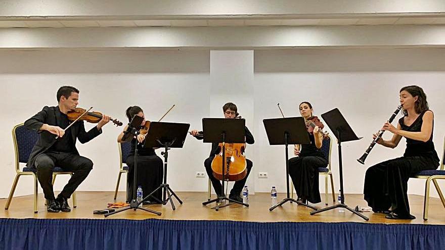 Concierto en el salón del centro de Jubilados de Alcossebre, este sábado. | MEDITERRÁNEO