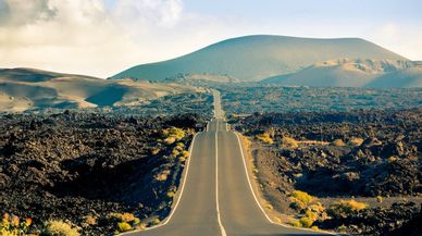 Lanzarote: la isla canaria de agua y fuego