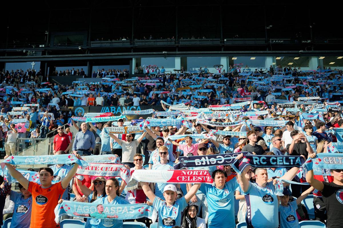 Aficionados del Celta de Vigo en Balaídos en el partido contra el Alavés