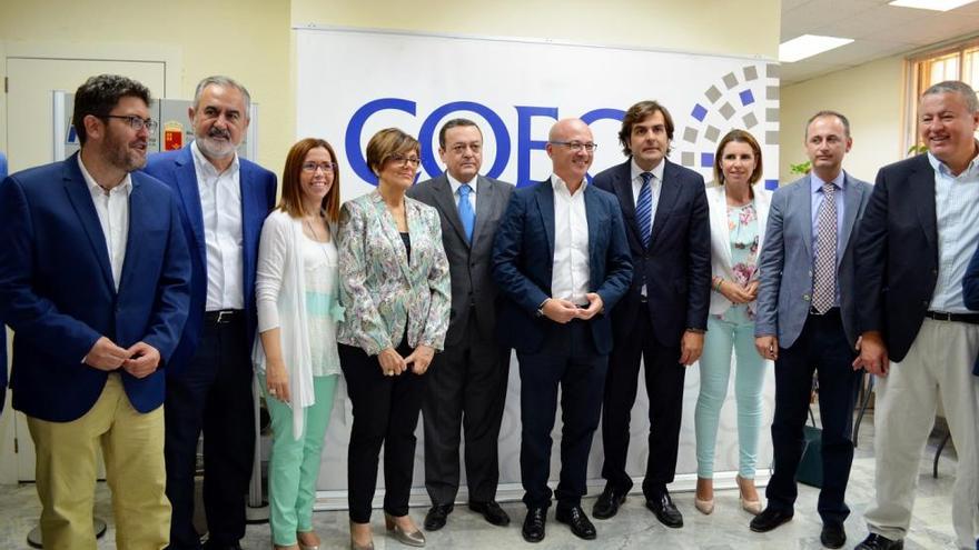 Empresarios y políticos, ayer antes de la celebración de la asamblea anual de la COEC.