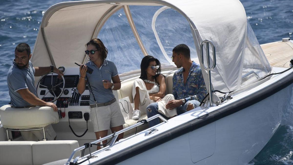 Kourtney Kardashian y su chico en Cannes