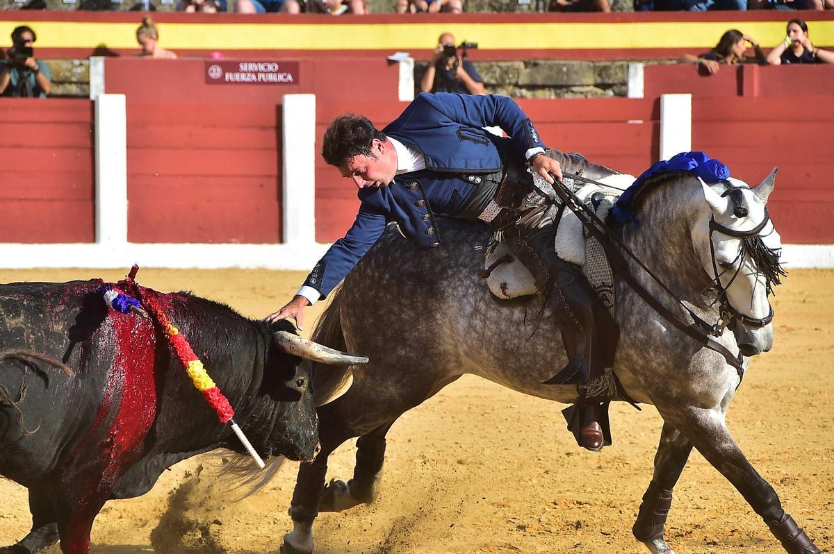 Fotogalería | Las imágenes de la corrida de rejones de la feria de Plasencia Fotogalería | Las imágenes de la corrida de rejones de la feria de Plasencia