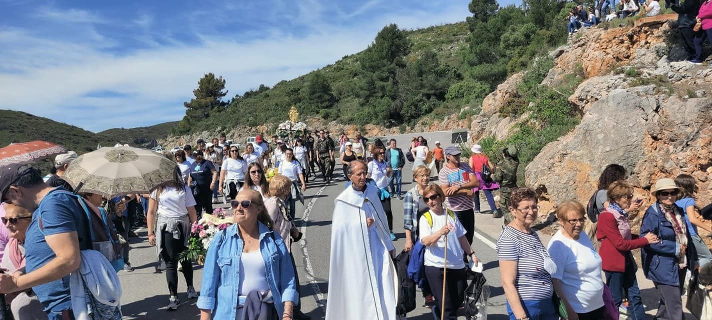 Alcublas visita en romería la Cueva Santa de Altura