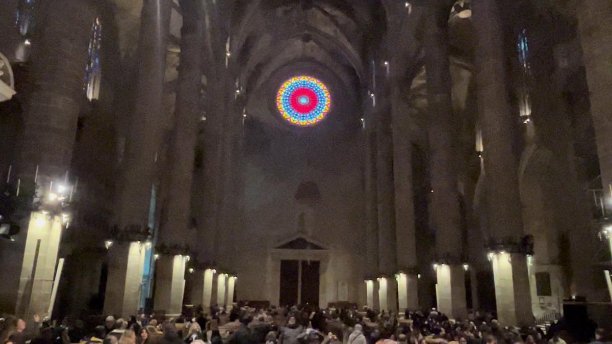 Das war wohl nix: Hunderte Besucher warten vergeblich auf die magische Acht auf Mallorca