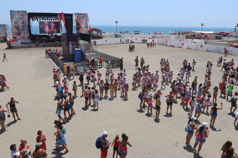 La playa de Sacaba es el escenario de más de doce horas de música en directo con la presencia de Efecto Pasillo, Gemeliers, Piso 21, la malagueña Ana Mena, Atacados, Critika y Saik, Carlos Marco...