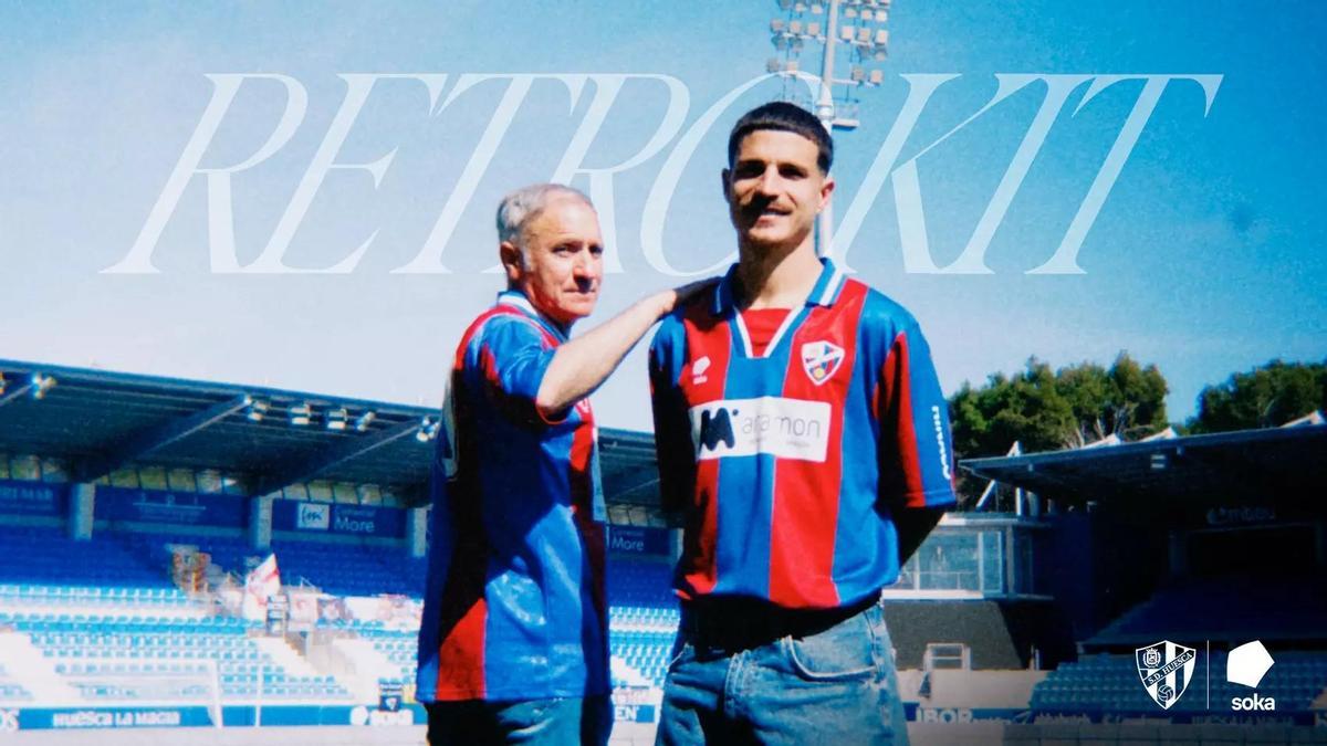 Fernando Arnedillo y Jaime Seoane, con la equipación retro de la temporada 95-96.