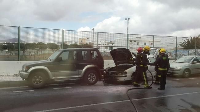 Incendio en un automóvil en Arrecife