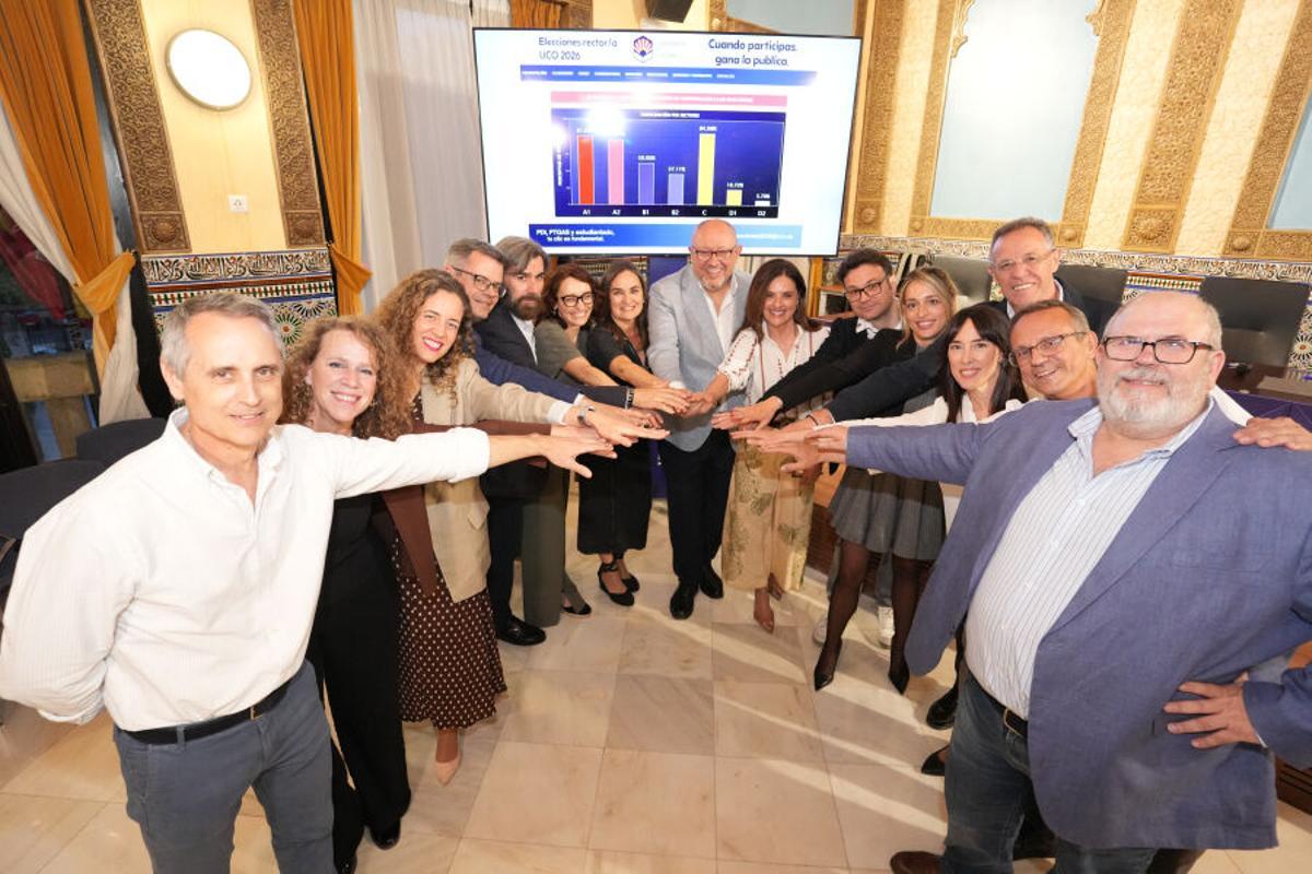El rector, Manuel Torralbo, junto a su equipo, tras ser renovado como rector en abril de 2026