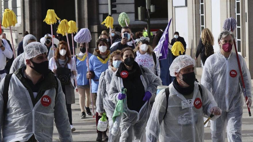 Movilización de trabajadores de la limpieza de A Coruña el pasado año. |  L. O.