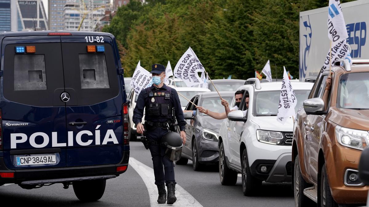 La Policía Nacional autoriza la caravana por el trasvase Tajo-Segura sin camiones tras dos horas de bloqueo