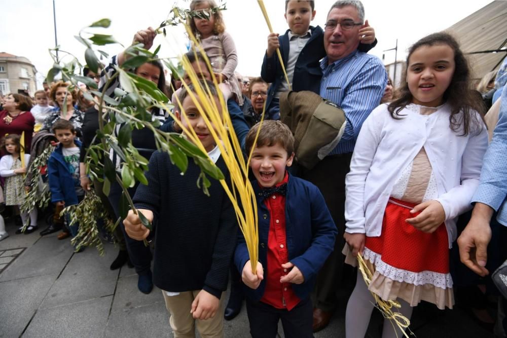 Multitudinaria procesión de "La Burrita" en Pontevedra. // G. Santos