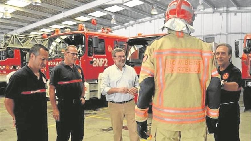 dotan a los bomberos con un vehículo autoescalera