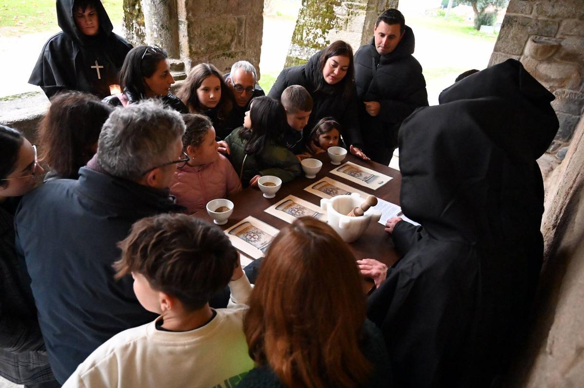 Participantes en el escape room de la parroquia de Lérez