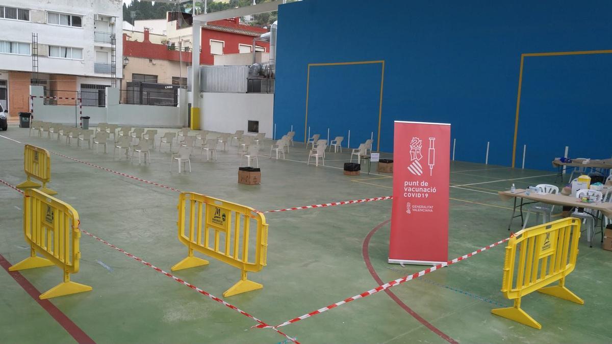 Polideportivo de Ador preparado para la vacunación masiva