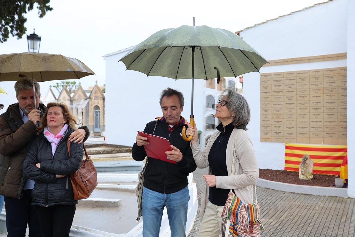 Las imágenes del acto realizado en Ibiza en memoria de las víctimas de la Guerra Civil y la dictadura