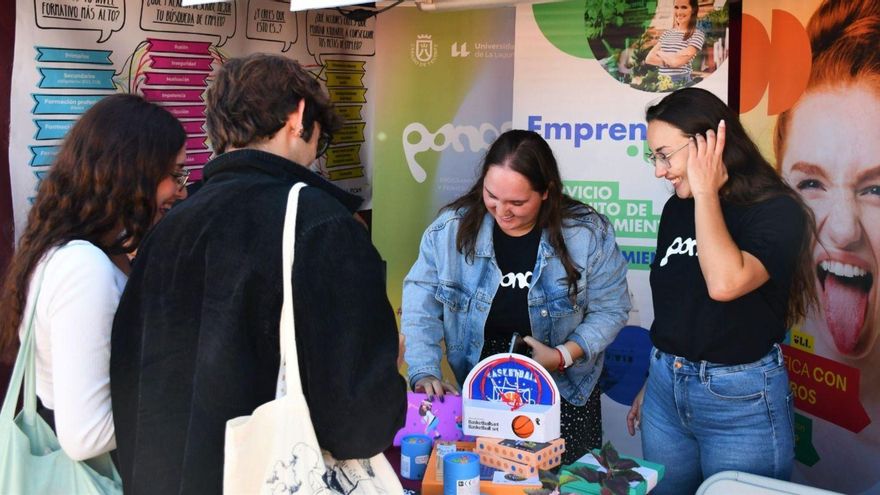 More than twenty entities offer job opportunities in the Villa