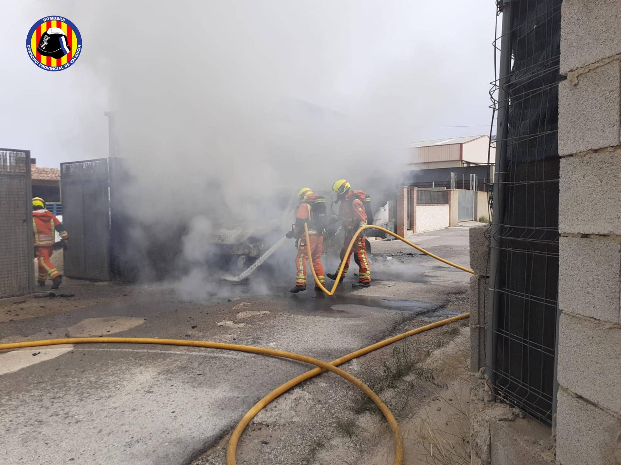 Se desata un incendio en un vehículo industrial en Canals