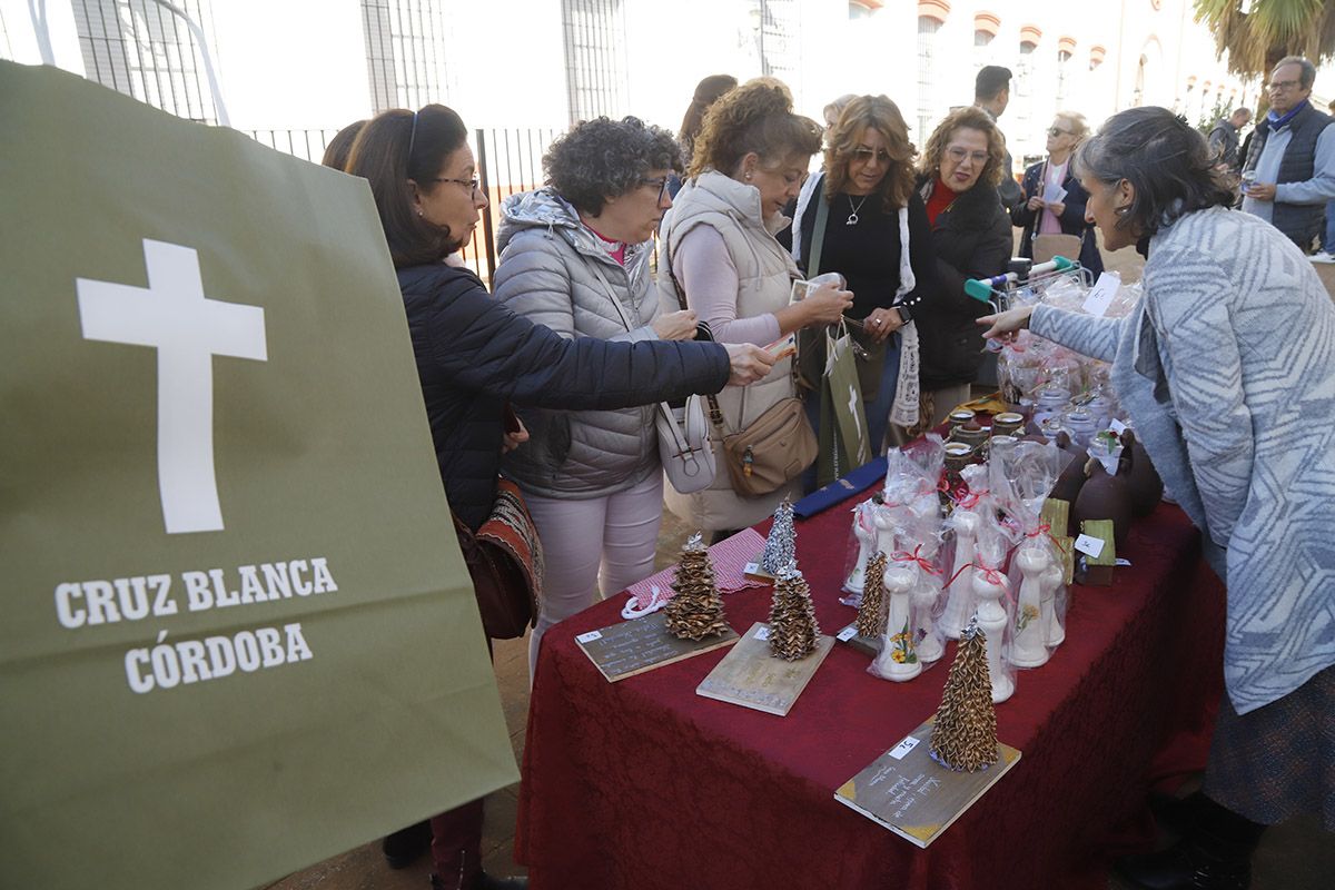 Las migas solidarias de la Cruz Blanca, en imágenes