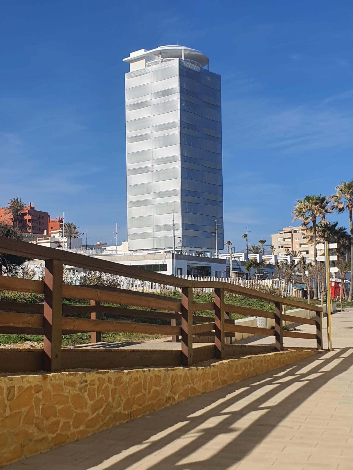 Juanma Moreno inaugura el Mirador del Carmen